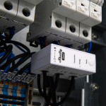 Shelly SH-3EM-63W-GEN3 Shelly 3EM-63W Gen3 - Medición trifásica con terminales de cableado - Incluye 3 pinzas